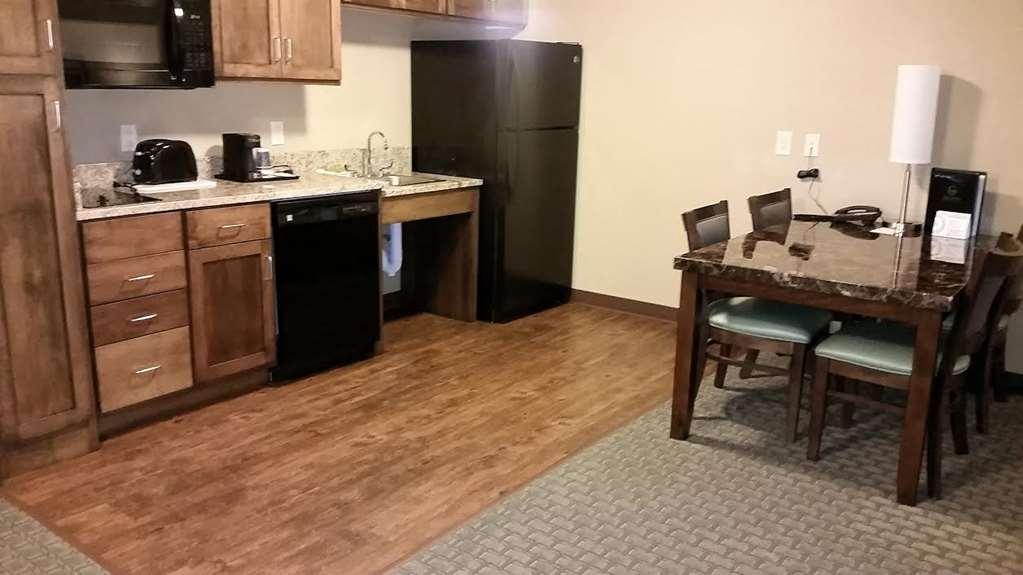 Grandstay Hotel & Suites Delano Room photo